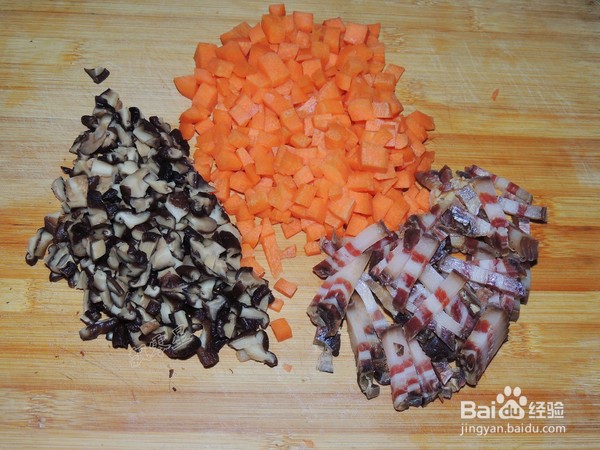 如何做美味的香菇腊肉焖饭