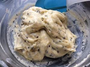 烤箱版鸡蛋麻薯粉牛奶芝麻面包怎么做？