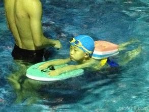 新手游泳要买些什么