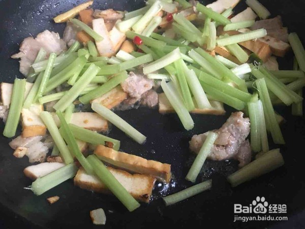 不能拒绝的芹菜香干炒肉