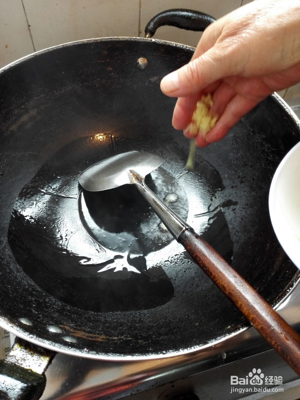 怎样制作素炒绿豆芽？