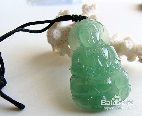 怎样鉴定一块石头是不是翡翠