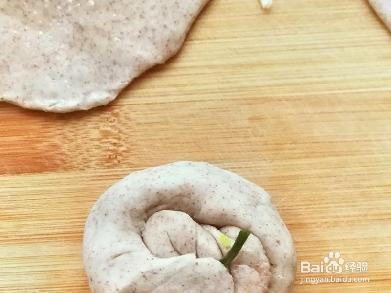 野生小蒜葱油饼的做法