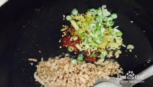 我来教你做出喜欢的剁椒肉丁榨菜清江鱼片