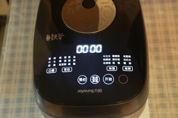 香菇鸡肉煲仔饭