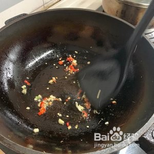 食补养生奶白鲜虾青菜汤