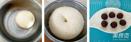 手工揉面豆沙花朵面包