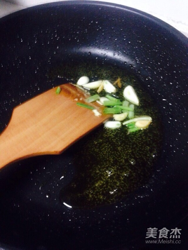 酸辣鸡蛋白菜米粉