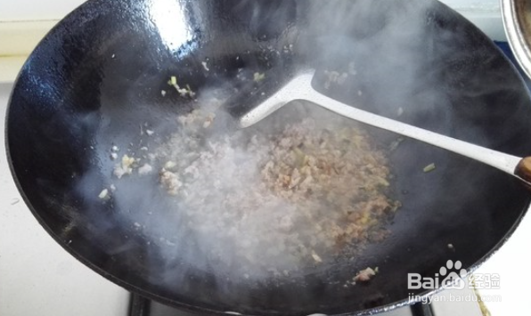 荸荠炒双椒肉末简单做法
