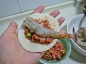 酥脆鲜虾锅贴的做法