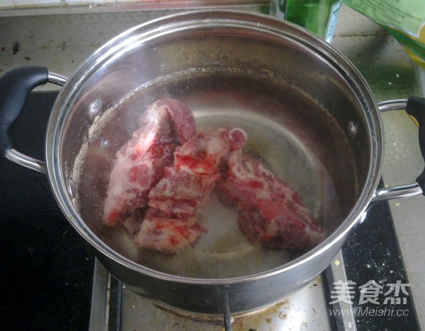 玉米萝卜排骨汤