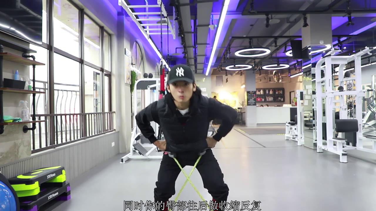 如何用弹力绳进行有效的美化臀部线条