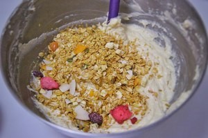 怎么做草莓酒麦片杯子蛋糕