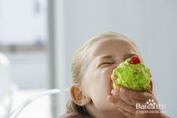 小孩子总是不好好吃饭怎么办？