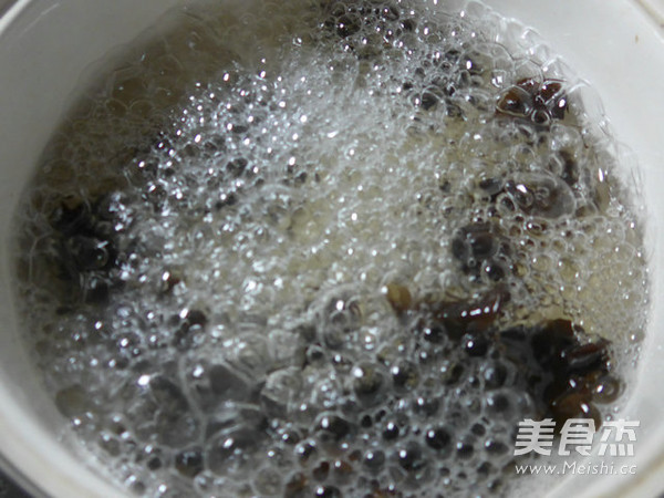黑木耳煮汤圆