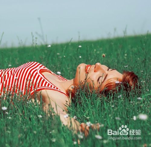 Photoshop怎样给草地美女调出青绿色效果