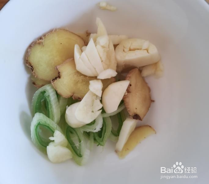 萝卜炖牛肉的做法