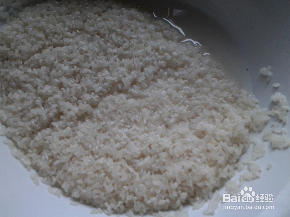 怎么用电饭煲蒸出软硬适中的香大米饭