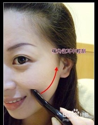 刮痧瘦脸，一周提升脸部完美线条