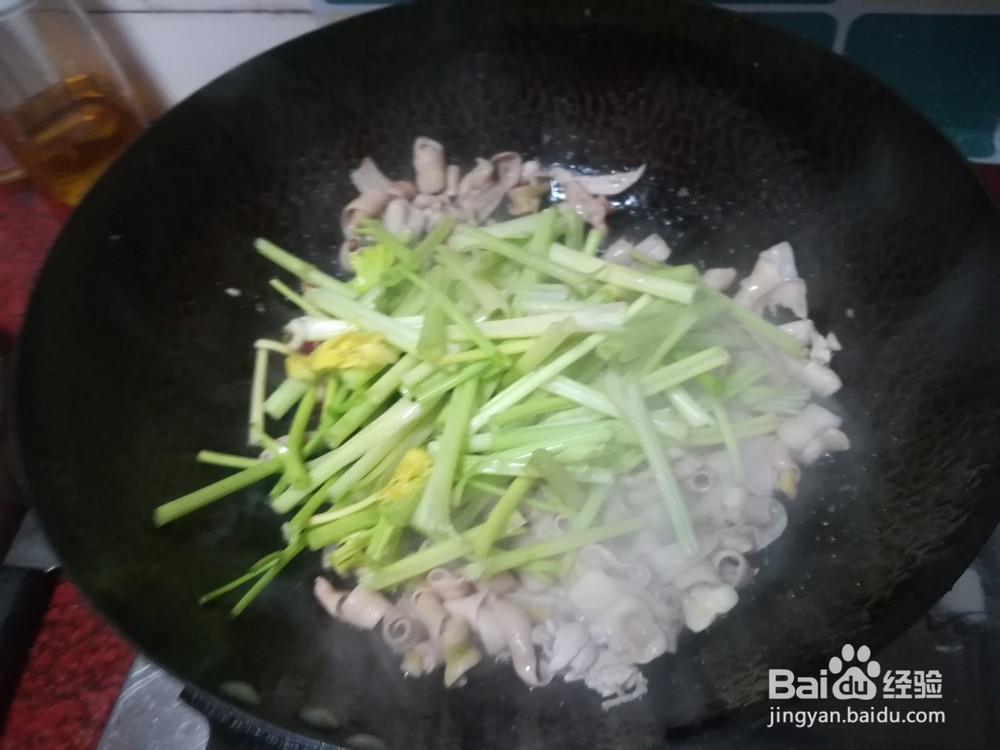 香芹炒鸭肠的步骤