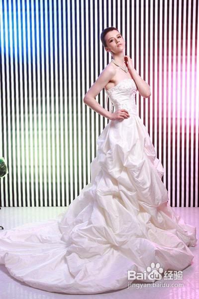 怎样选购高质量婚纱