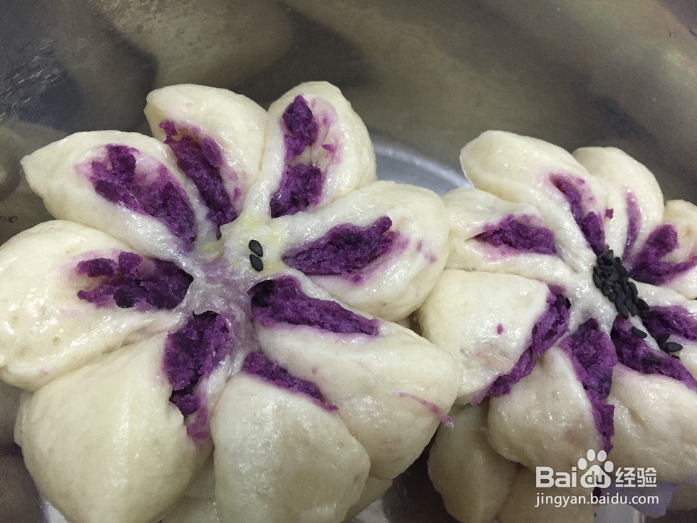 <b>紫薯菊花包子</b>