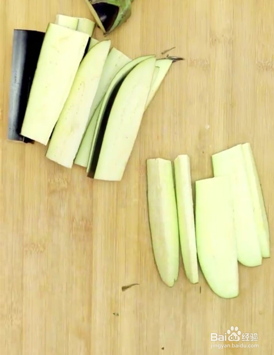 香辣开胃的蒜蓉蒸茄条