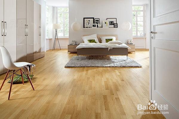 清洁和保养实木地板的小技巧