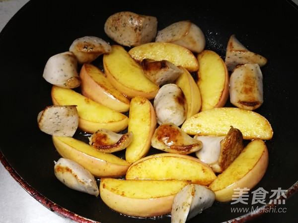 苹果煎牛奶白肠