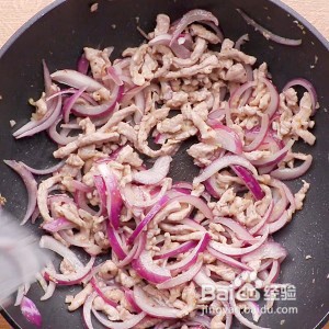 如何做黑椒洋葱肉丝？
