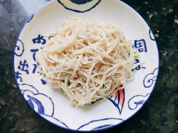 捞汁金针菇拌黄瓜