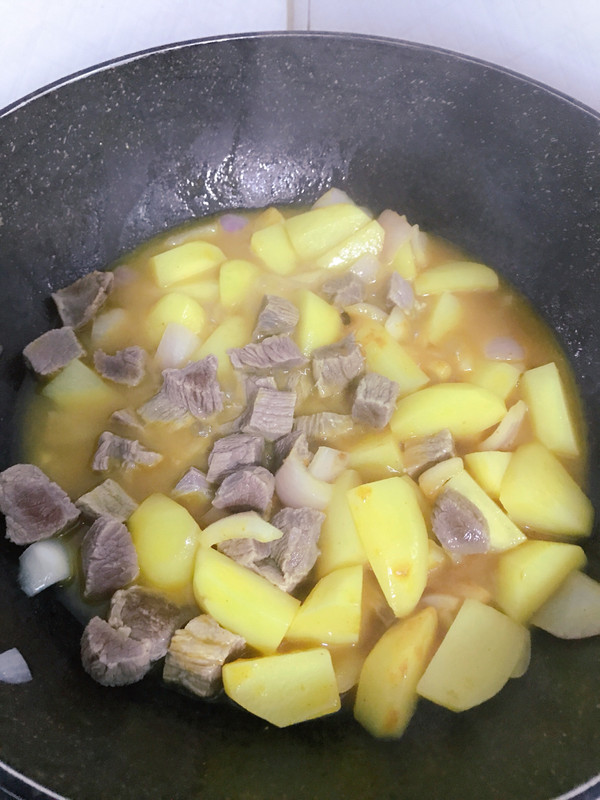 咖喱土豆牛肉拌饭