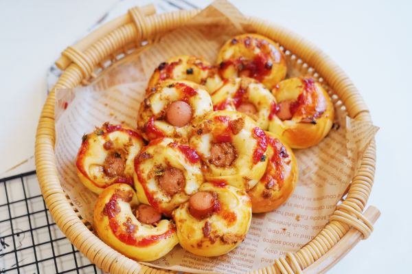 童趣花朵火腿肠肉松面包