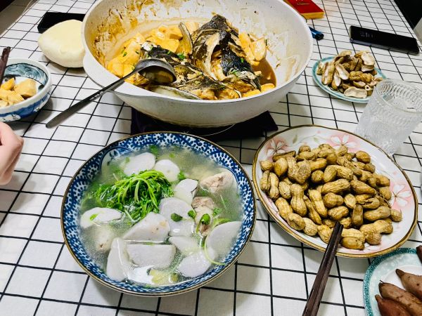 红烧鱼头豆腐汤