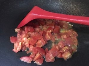 怎么做美味的西红柿金针菇汤