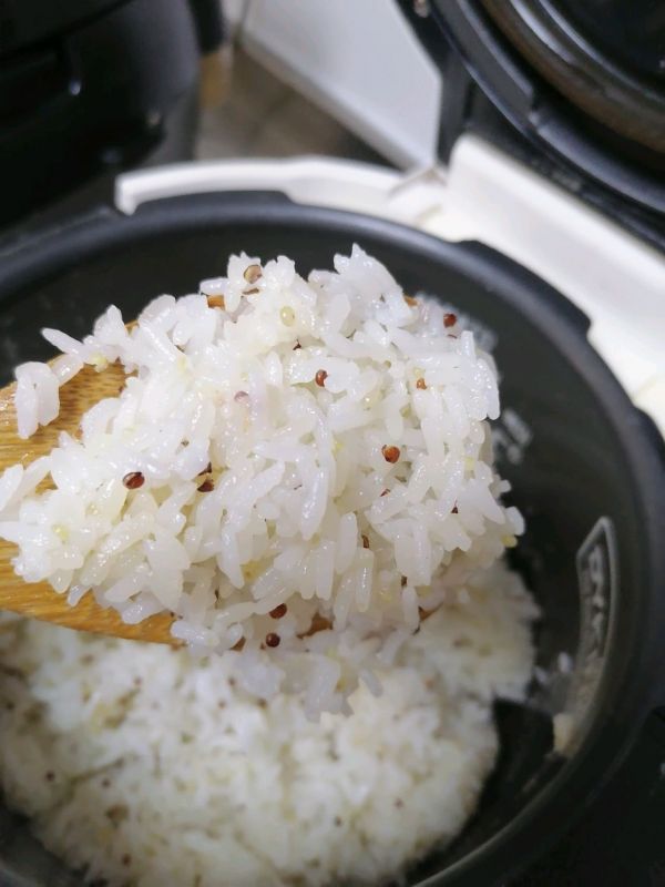 和宝贝一起做肉松海苔饭团