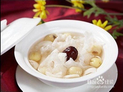 推荐给风湿患者的营养汤品——莲子银耳百合汤
