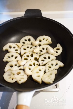 如何制作美味的慢炸藕片