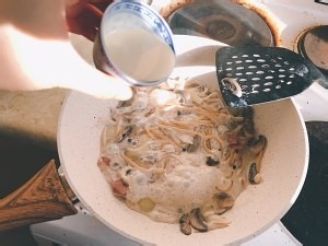 减脂版奶油培根蘑菇意面 厨房小白一人食午餐