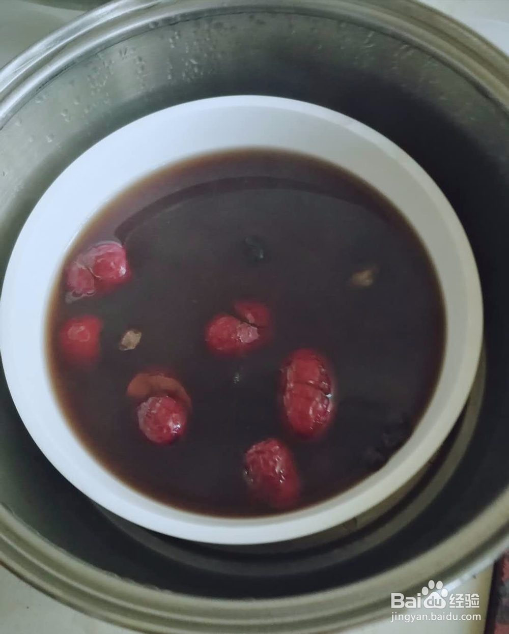 用豆浆机的果蔬功能制作红枣黑豆浆