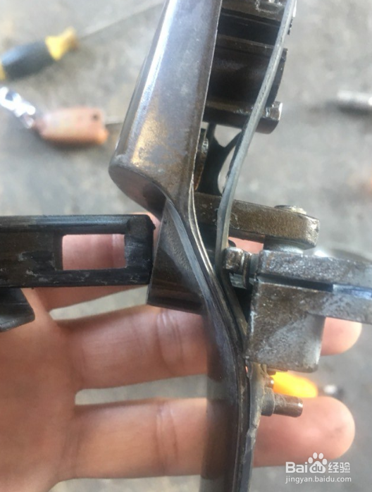 东风风行侧门外拉手怎么拆