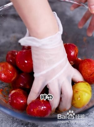 凉拌李子的做法