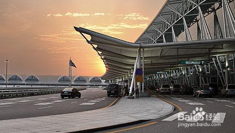 坐飞机怎么托运行李?