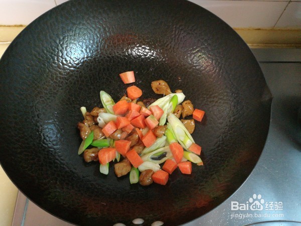 如何制玉米笋鸡肉干炖栗子