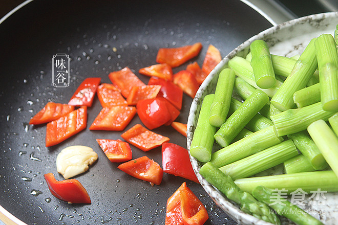 芦笋炒虾仁的做法