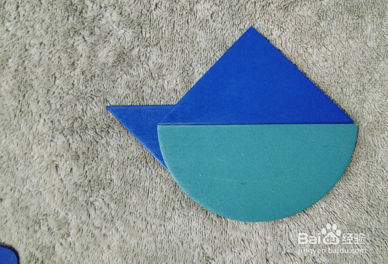 含两个三角形的旗鱼用蒙氏积木怎样拼？