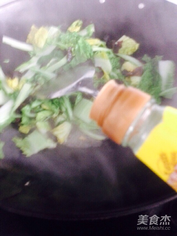 白菜炒木耳的做法