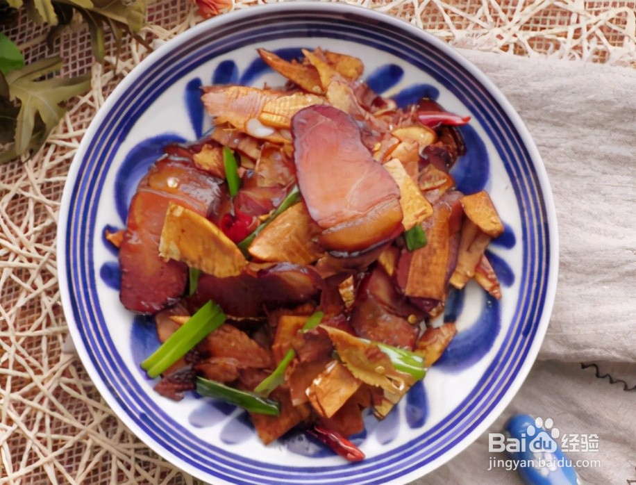 腊肉炒冬笋的做法