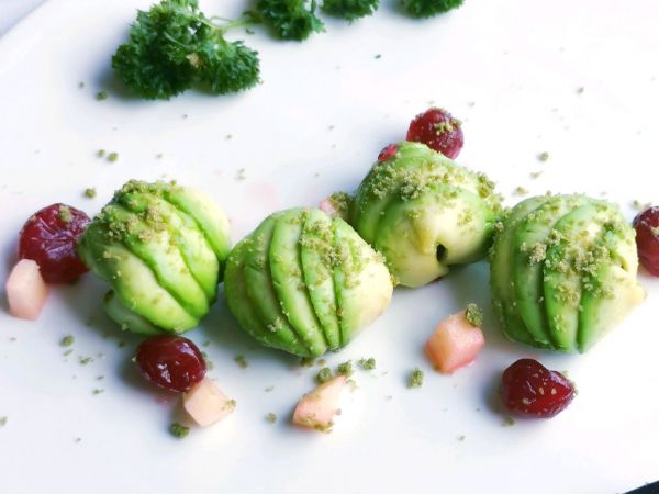 蔓越莓牛油果卷