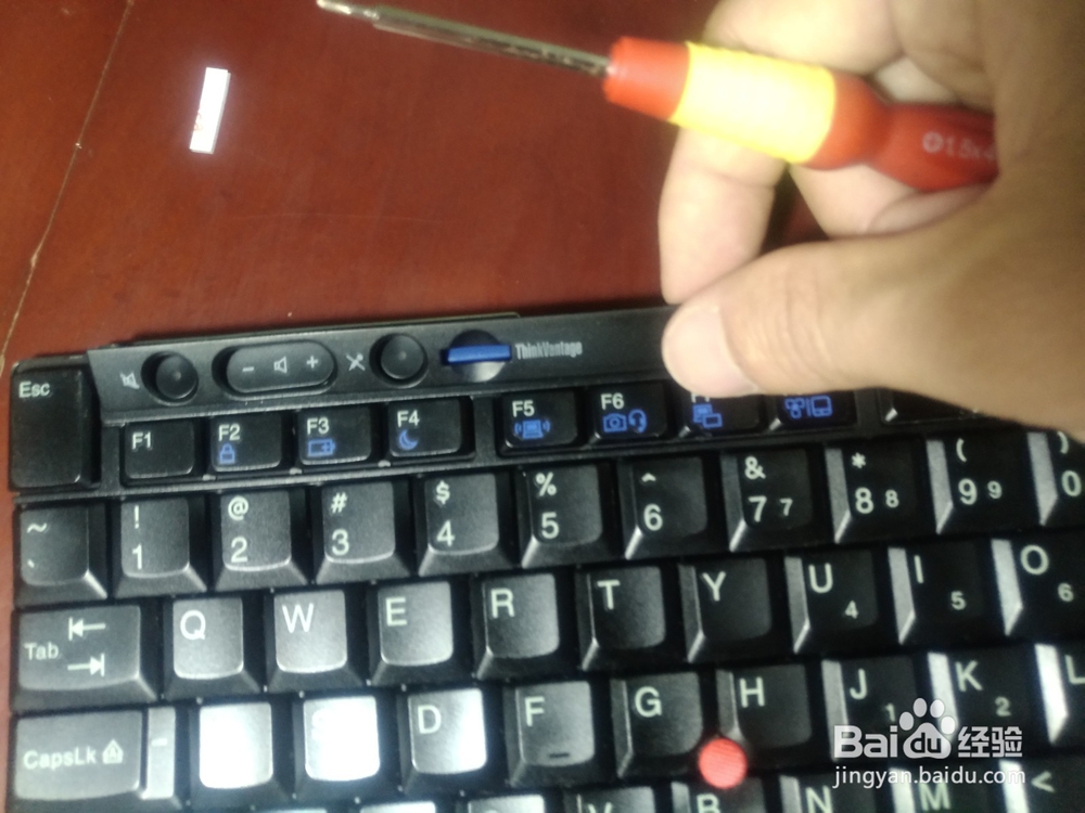 t410笔记本键盘按键失灵修理方法